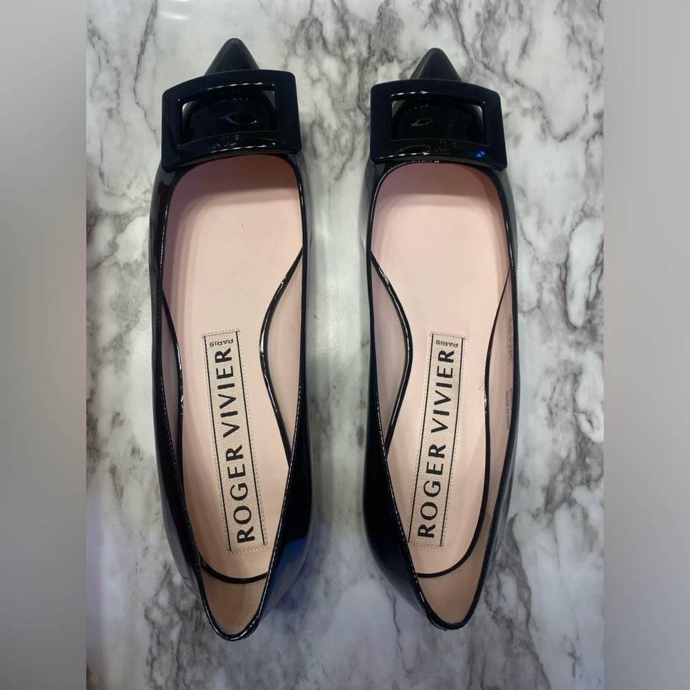 Brand new Roger Vivier black patent flats size 8.5